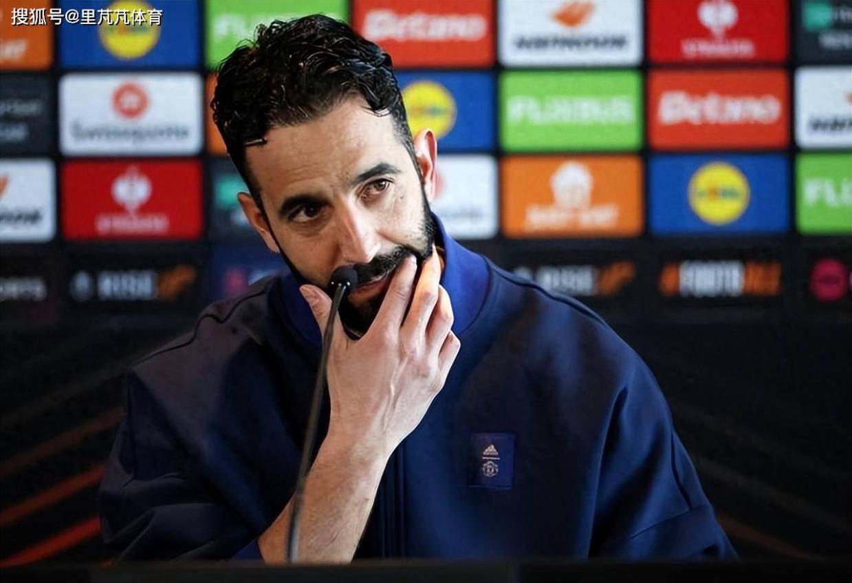 至少再买两人！曼联明确转会窗计划，中场门将会是补足重点对象